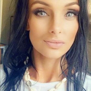 Meet your Posher, Cari